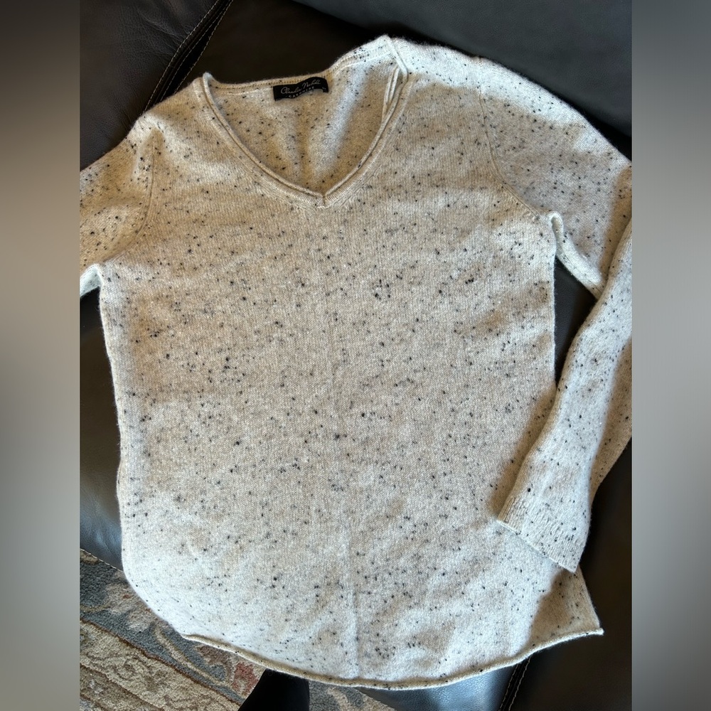 Claudia Nichole cashmere soft grey v neck sweater, size S/P